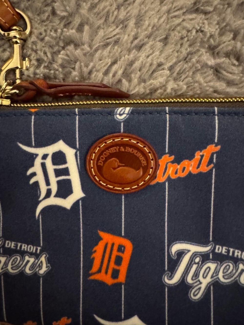 DOONEY AND BOURKE Detroit Tigers Wristlet - Picture 4 of 8